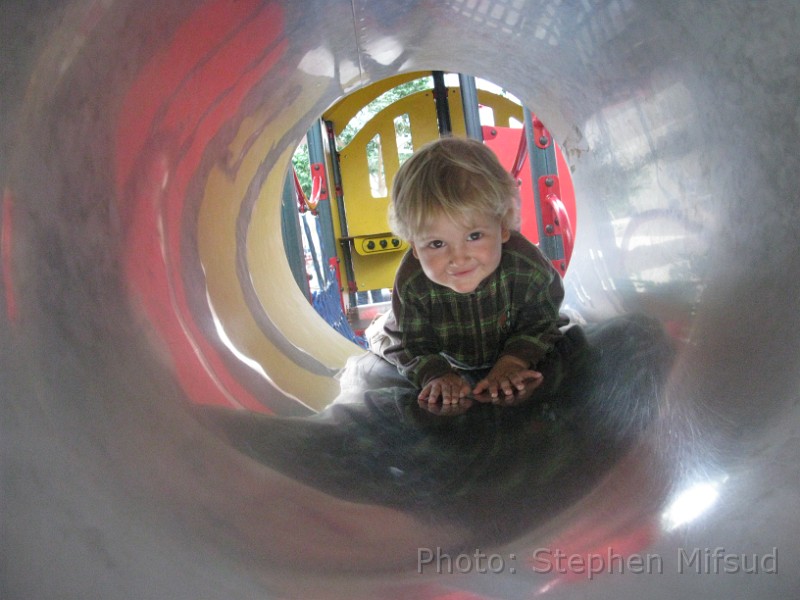 Bennas2010-6490.jpg - Martyn crawling in the tunnel.
